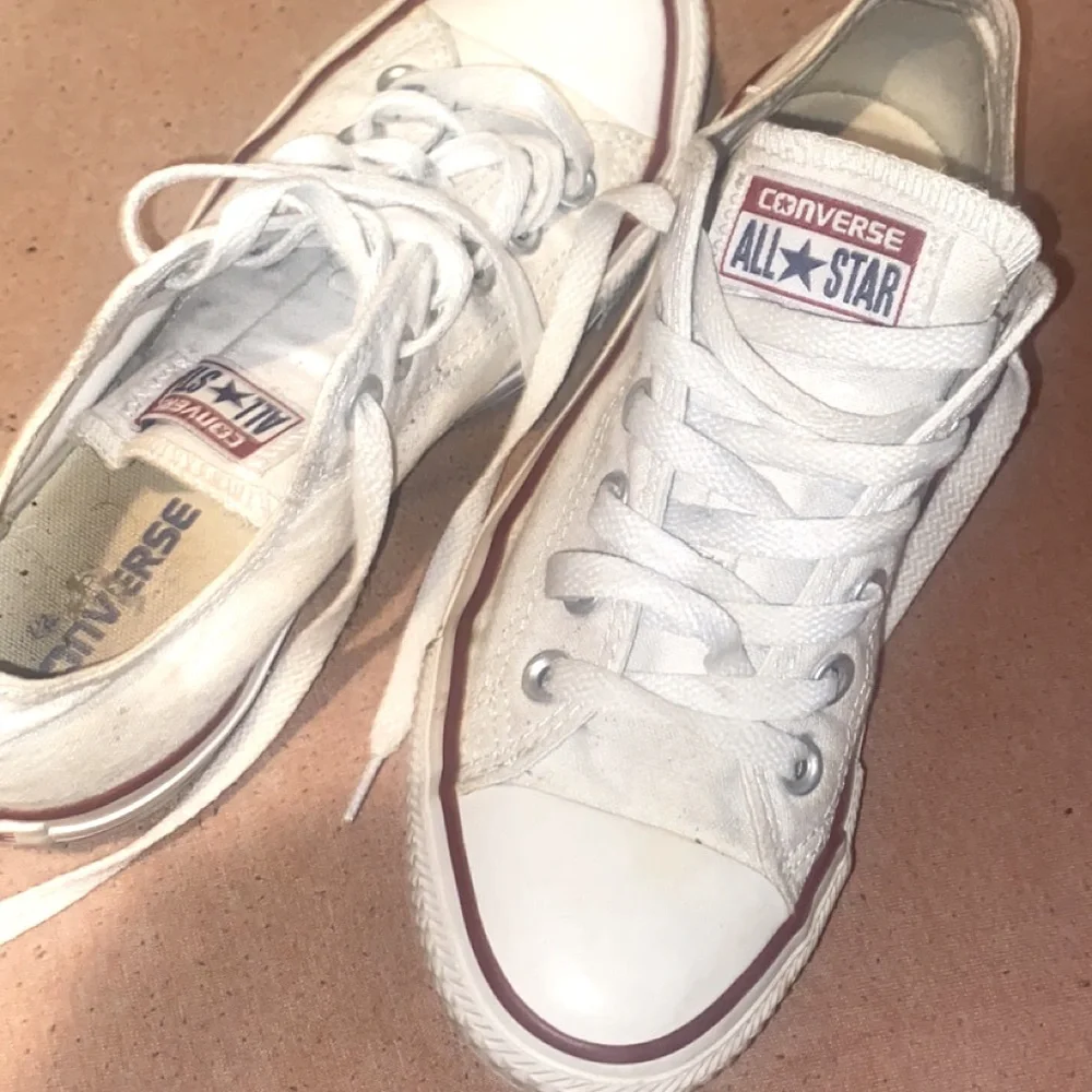 Low Rise Converse - Picture 1 of 3